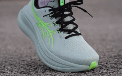 Το επάνω μέρος των ASICS Gel-Nimbus 28 παπουτσιών για τρέξιμο μπλε