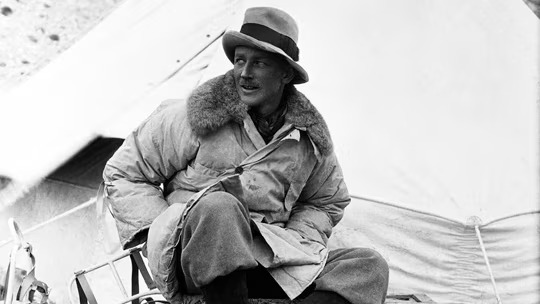 Ο George Finch φορά το πρώτο Puffer Jacket το 1922 στο Έβερεστ