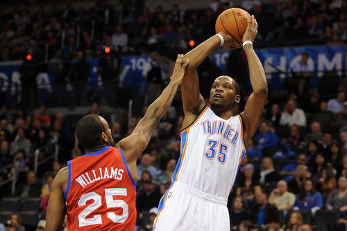 Ο Κέβιν Ντουράντ με τη φανέλα των Oklahoma City Thunder