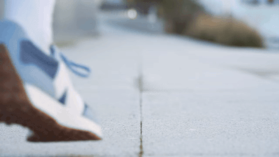 Τα New Balance 327 είναι ιδανικά sneakers για να περπατάς όλη τη μέρα