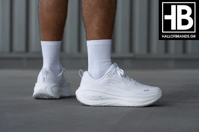 Nike Vomero Plus λευκά αθλητικά παπούτσια για τρέξιμο