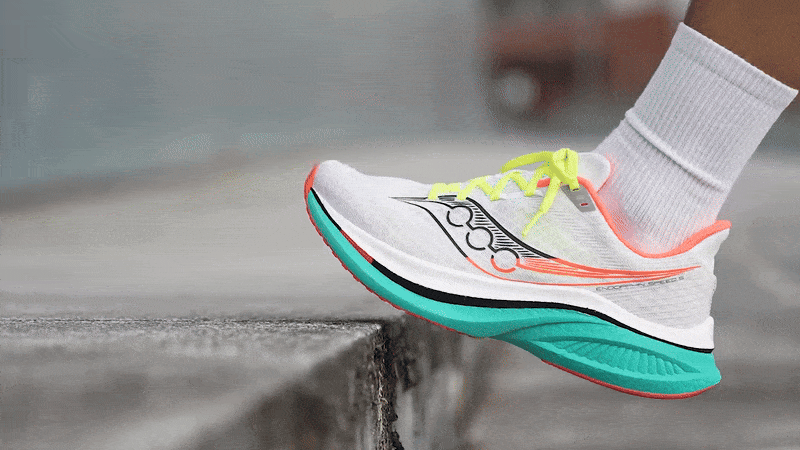 Τα παπούτσια για τρέξιμο Saucony Endorphin Speed 5 διαθέτου αφρός PWRRUN PB που σου επιστρέφει την ενέργεια όταν τρέχεις
