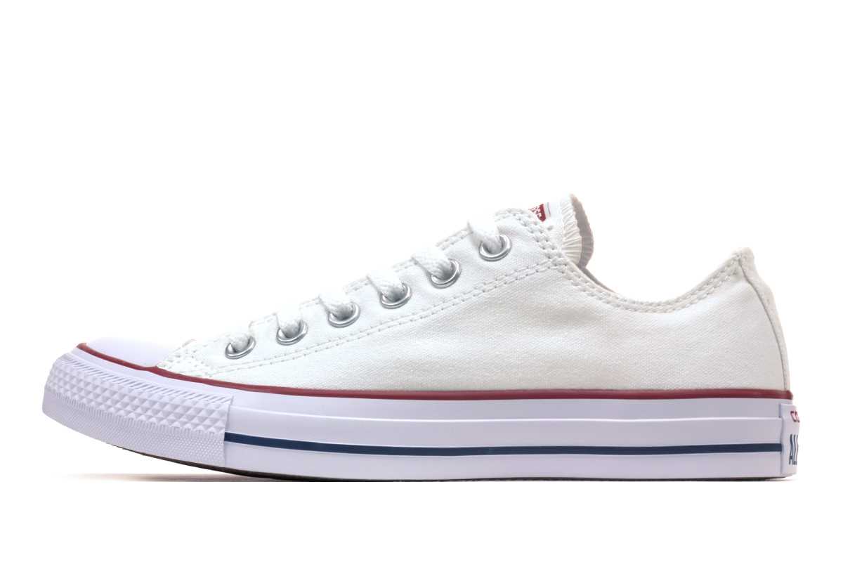 λευκά χαμηλά παπούτσια Converse All Star σε λευκό φόντο
