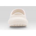 Oofos Ooyea Παντόφλες Μπεζ