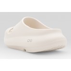 Oofos Ooyea Παντόφλες Μπεζ