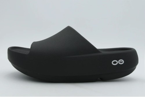 Oofos Ooahh Plus Παντόφλες (2200 BLACK)