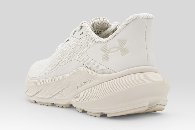 Under Armour Turbulence 3 Αθλητικά Παπούτσια για Τρέξιμο Μπεζ