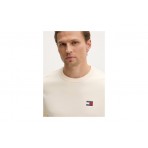Tommy Jeans Badge Ανδρική Μακρυμάνικη Μπλούζα με Λαιμόκοψη Εκρού