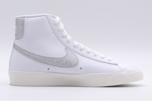 Nike W Blazer Mid 77 Ess Sneakers (DQ7574 100)