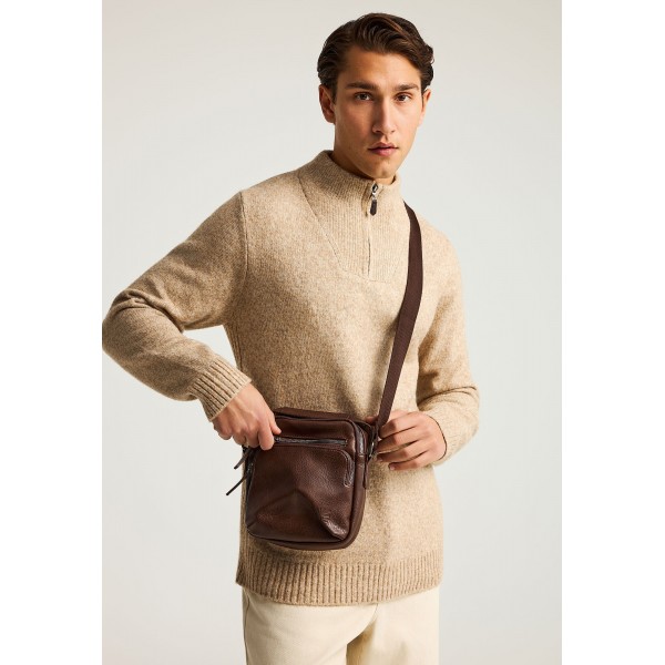 Funky Buddha Eco-Leather Τσαντάκι Χιαστί - Ώμου (FBM012-022-10-DK-BROWN)