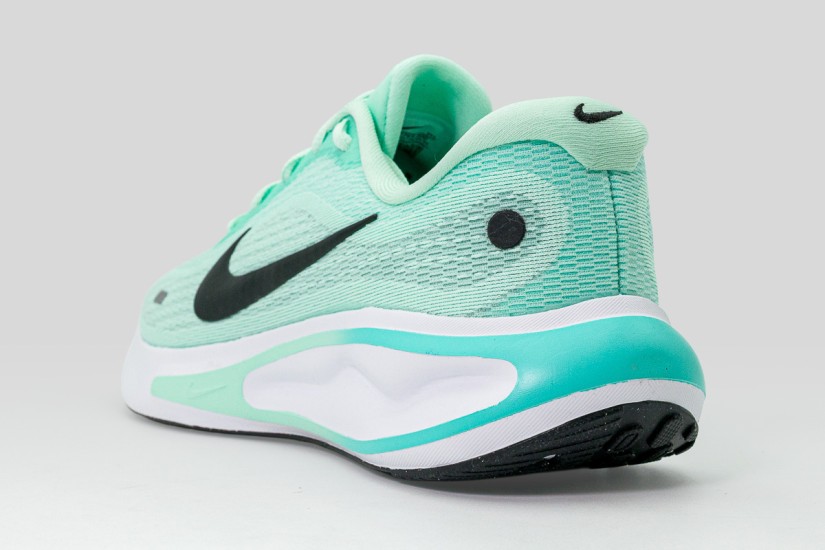 Nike Journey Run Αθλητικά Παπούτσια για Τρέξιμο Μέντα, Λευκά, Μαύρα