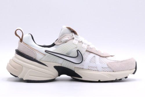 Nike W V2K Run Sneakers (FN6703 100)
