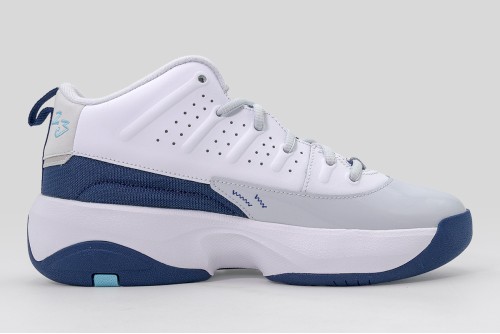 Jordan Max Aura 7 Sneakers (HQ2089 101)