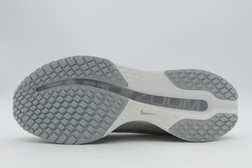 Nike Pegasus Premium Ανδρικά Αθλητικά Παπούτσια για Τρέξιμο Γκρι Ανοιχτό, Λευκά, Μαύρα