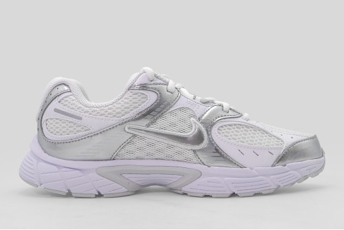Nike V5 Rnr Sneakers (HQ6411 103)