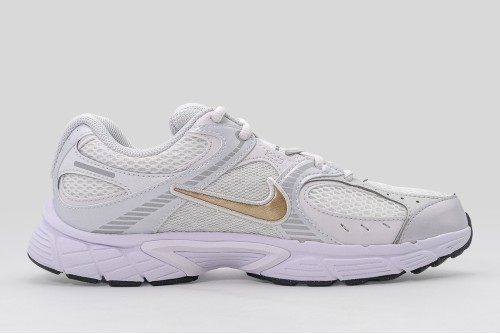 Nike V5 Rnr Sneakers (HQ6411 104)