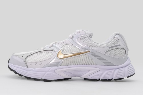 Nike V5 Rnr Sneakers (HQ6411 104)