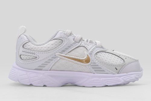 Nike V5 Rnr Sneakers (HQ6413 104)