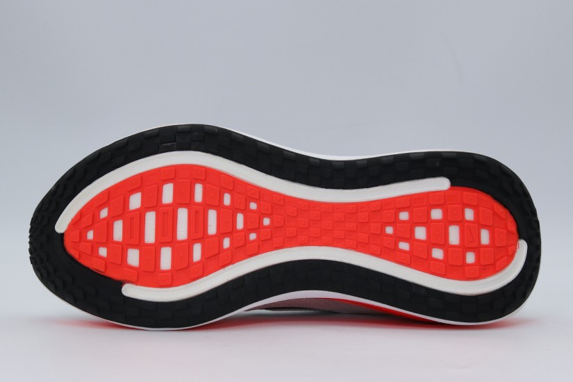 Nike Vomero Plus Ανδρικά Αθλητικά Παπούτσια για Τρέξιμο Λευκά, Κόκκινα