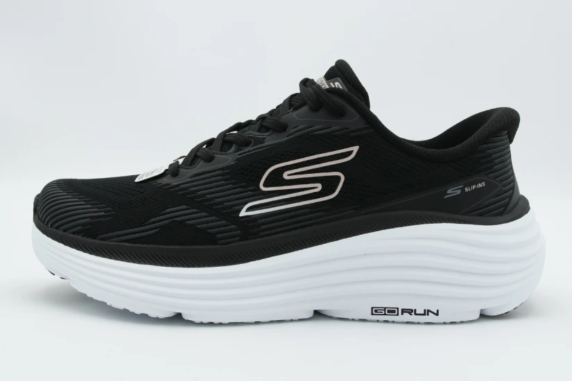 Skechers Max Cushioning Endeavour Γυναικεία Sneakers Μαύρα, Λευκά