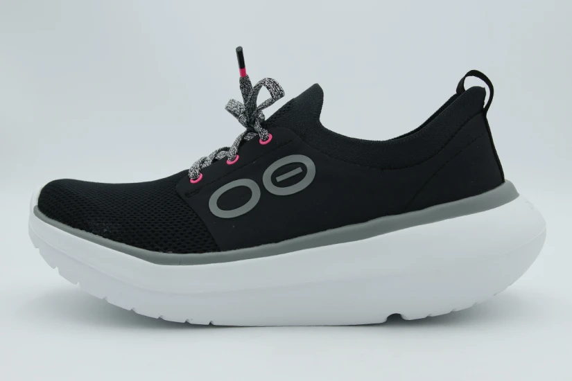 Oofos Oomy Stride Γυναικεία Παπούτσια Αποκατάστασης Μαύρα, Λευκά