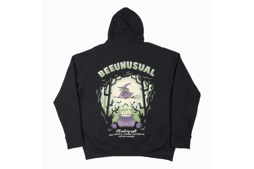 Bee Unusual Chill Witch Ανδρικό Φούτερ με Κουκούλα Μαύρο