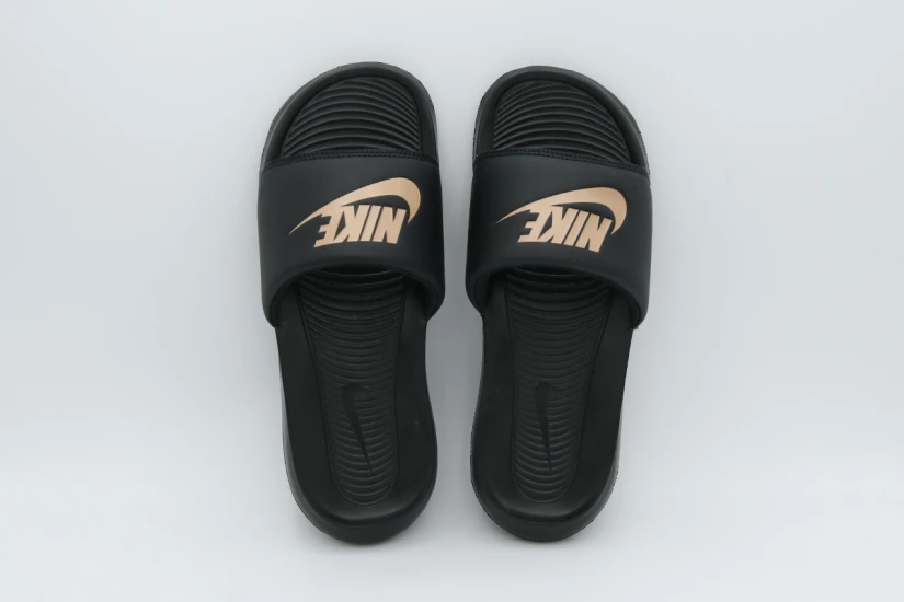 Nike Victori One Slide Γυναικείες Παντόφλες Μαύρες, Μπρονζέ