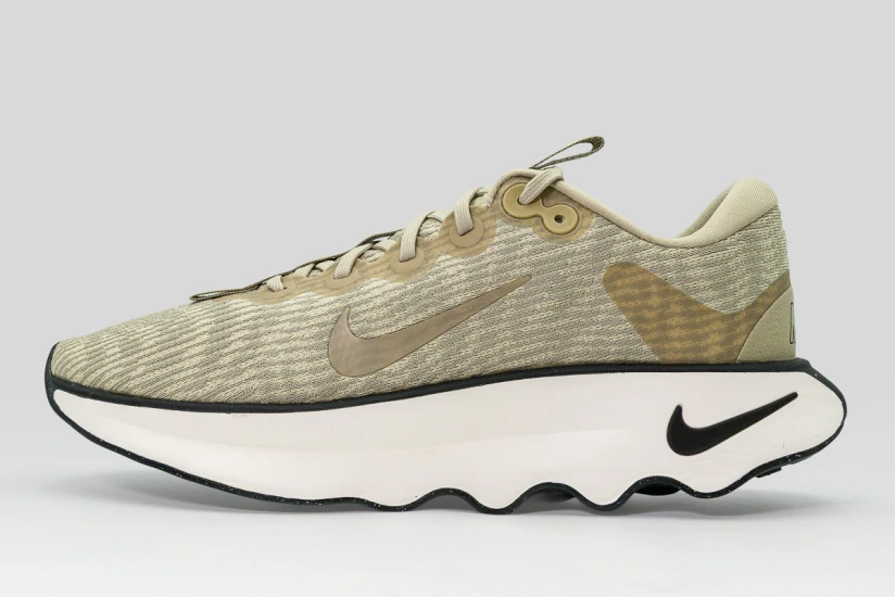 Nike Motiva Ανδρικά Παπούτσια για Περπάτημα Χακί, Εκρού, Μαύρα