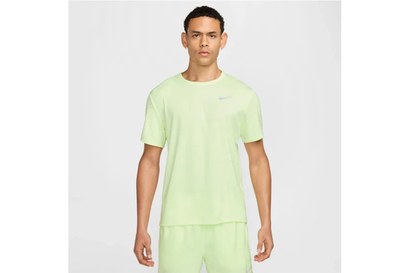 Nike Dri-FIT UV Miler Ανδρικό Κοντομάνικο Αθλητικό T-Shirt Λαχανί