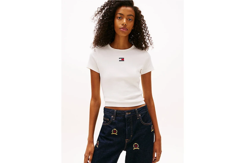 Tommy Jeans Badge Ribbed Slim Fit Γυναικείο Κοντομάνικο T-Shirt Εκρού