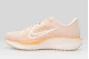 Nike Quest 6 Αθλητικά Παπούτσια για Τρέξιμο Μπεζ, Κίτρινα, Λευκά