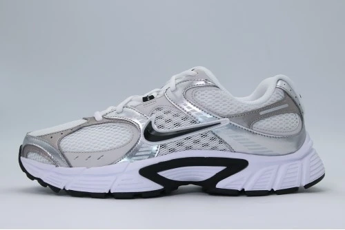 Nike V5 Rnr Sneakers (HJ5228 104)
