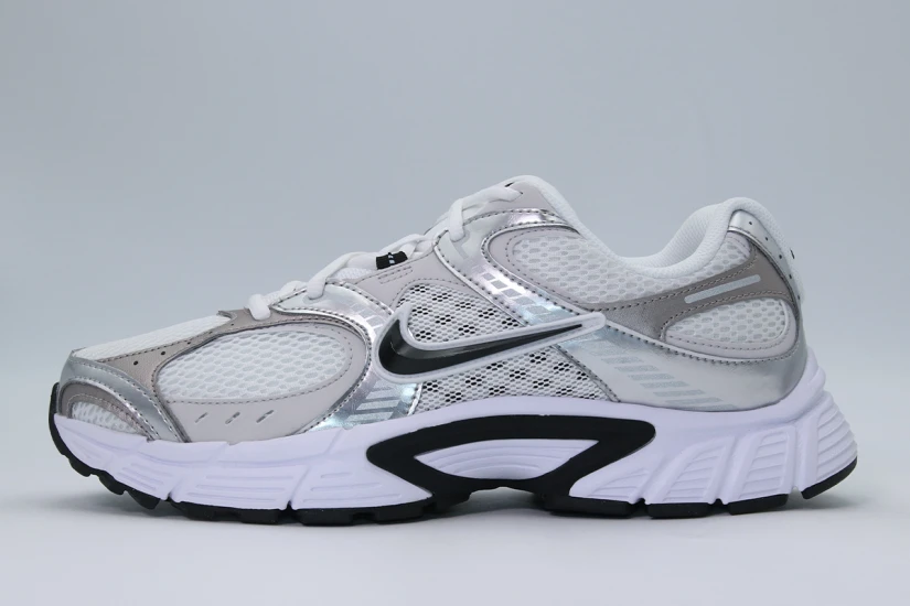 Nike V5 RNR Ανδρικά Sneakers Λευκά, Ασημί, Γκρι Ανοιχτό, Μαύρα