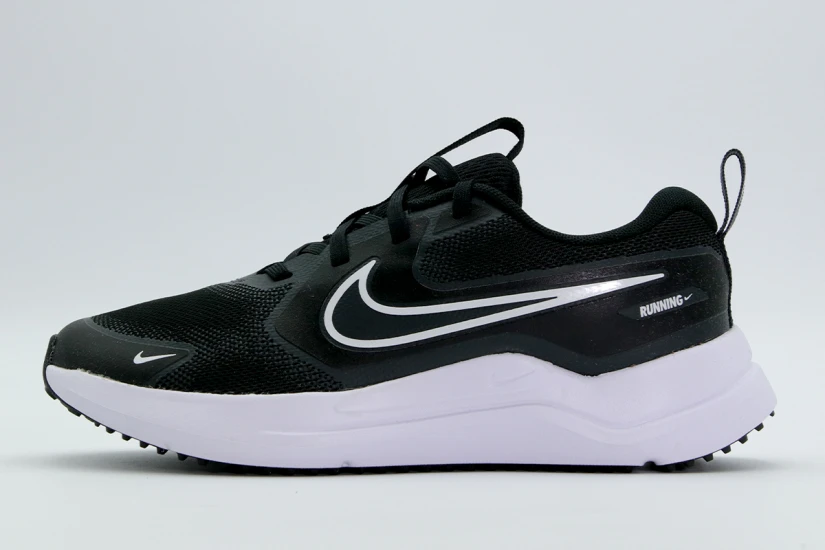 Nike Cosmic Runner Αθλητικά Παπούτσια για Τρέξιμο Μαύρα, Λευκά