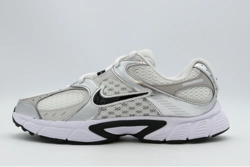 Nike V5 Rnr Sneakers (HQ6411 100)