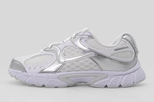 Nike V5 Rnr Sneakers (HQ6411 103)