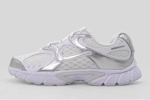 Nike V5 Rnr Sneakers (HQ6411 103)