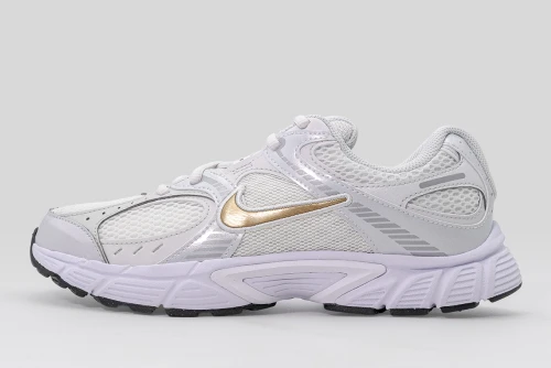 Nike V5 Rnr Sneakers (HQ6411 104)