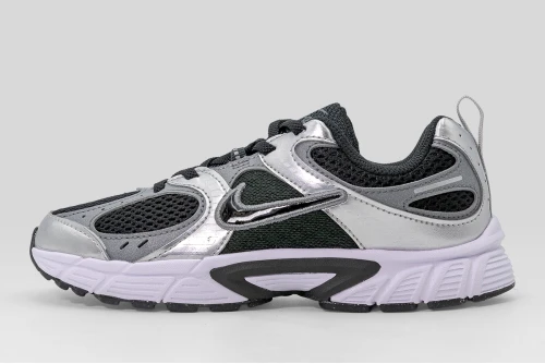 Nike V5 Rnr Sneakers (HQ6412 001)