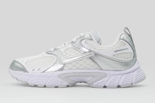 Nike V5 Rnr Sneakers (HQ6412 103)