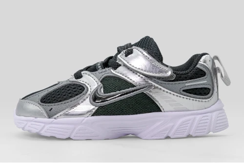 Nike V5 Rnr Sneakers (HQ6413 001)