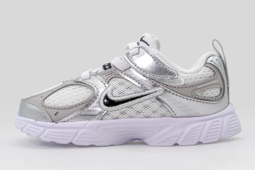 Nike V5 Rnr Sneakers (HQ6413 100)
