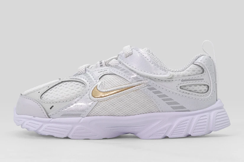 Nike V5 RNR Βρεφικά Sneakers Γκρι Ανοιχτό, Χρυσά, Λευκά