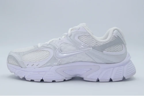 Nike V5 Rnr Sneakers (HQ7901 101)