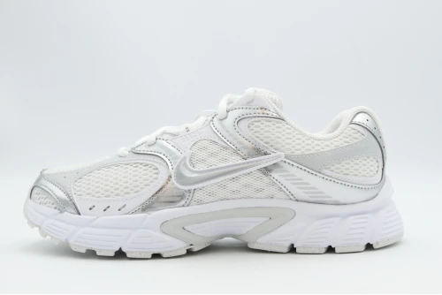 Nike V5 Rnr Sneakers (HQ7901 112)