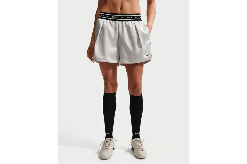 Nike Sportswear Loose Mid-Rise Satin Γυναικείο Αθλητικό Σορτς Εκρού, Μαύρο