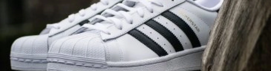 ADIDAS SUPERSTAR: Η ΙΣΤΟΡΙΑ ΤΩΝ ΕΜΒΛΗΜΑΤΙΚΩΝ SNEAKERS