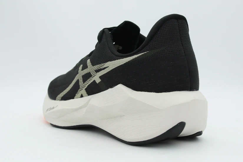 ASICS Novablast 6 Ανδρικά Αθλητικά Παπούτσια για Τρέξιμο Μαύρα, Εκρού