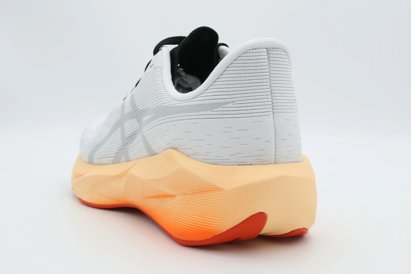 ASICS Novablast 6 Ανδρικά Αθλητικά Παπούτσια για Τρέξιμο Λευκά, Πορτοκαλί