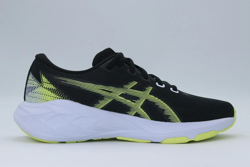 ASICS Novablast 5 Αθλητικά Παπούτσια για Τρέξιμο Μαύρα, Κίτρινο Φλούο